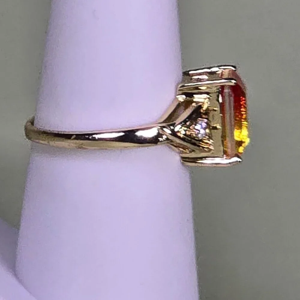 Gradient Orange-Yellow Emerald Cut Solitaire Golden Ring Size 7‎ (NWOT)